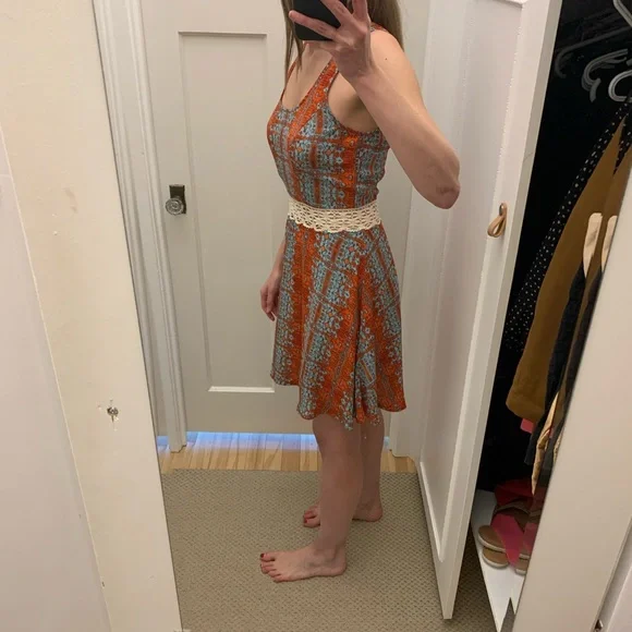 Red and blue flattering dress with lace! - Picture 2 of 7